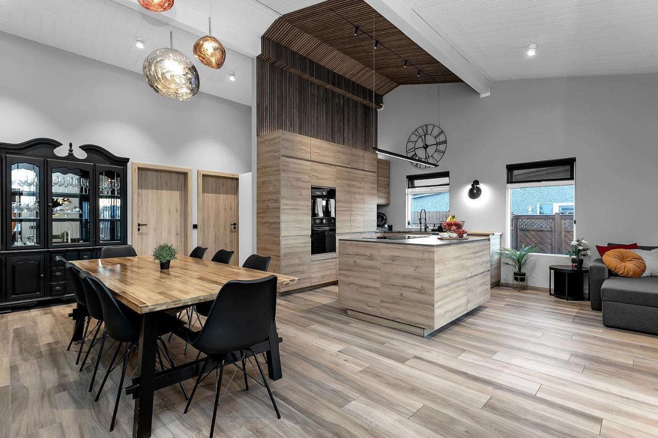 The Lava Bowl Apartment Grindavik Bagian luar foto